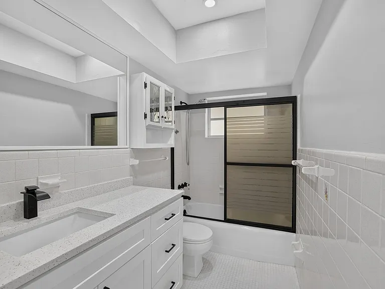2755 NE 28th Ave #E2 — Photo 23