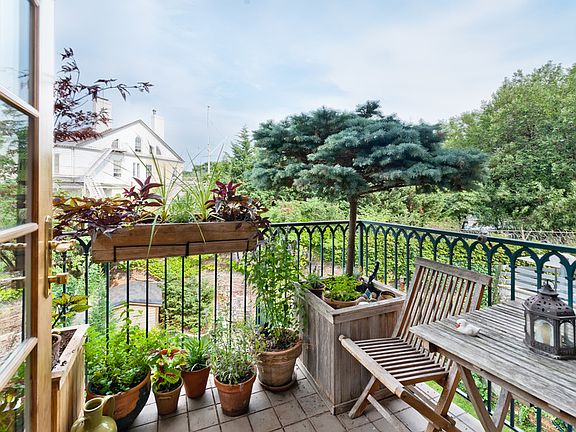3rd image of 85 Hudson Ave APT 3A