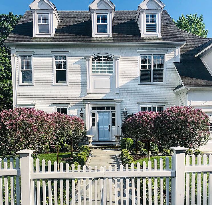 2nd image of 1 Quintard Pl