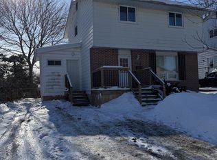 136 Calderwood Dr, Kingston, ON K7M 6M3