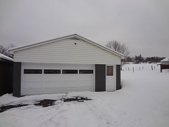 Garage (24'Wx36'D)