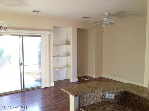 4th image of 131 Tilbury Ave #0
