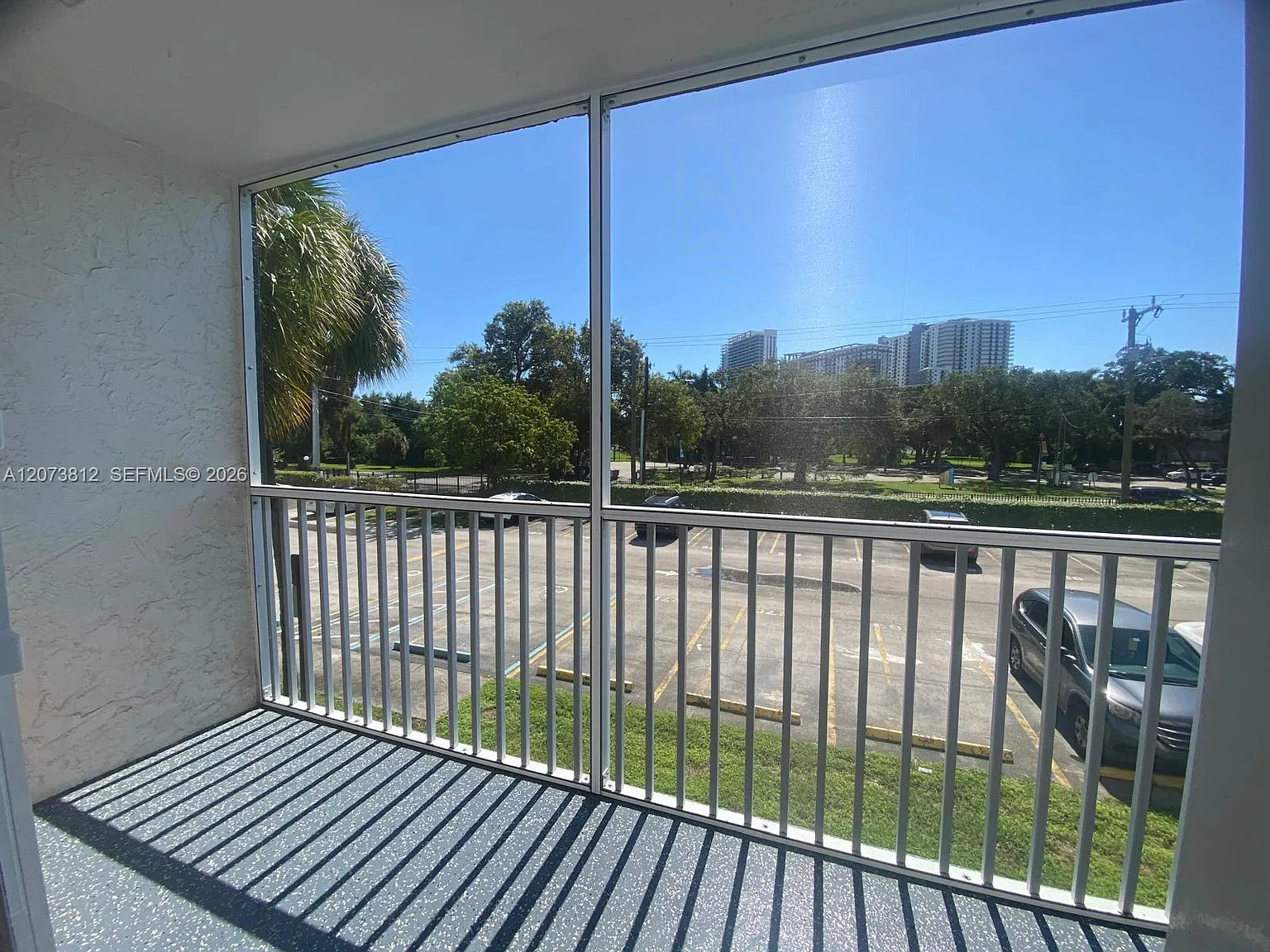 Woodside Apts Condo — Photo 2