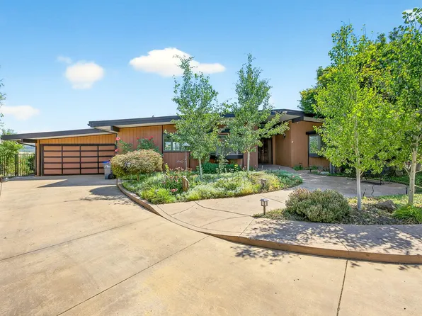 738 Fairway Ct, Ashland, OR 97520