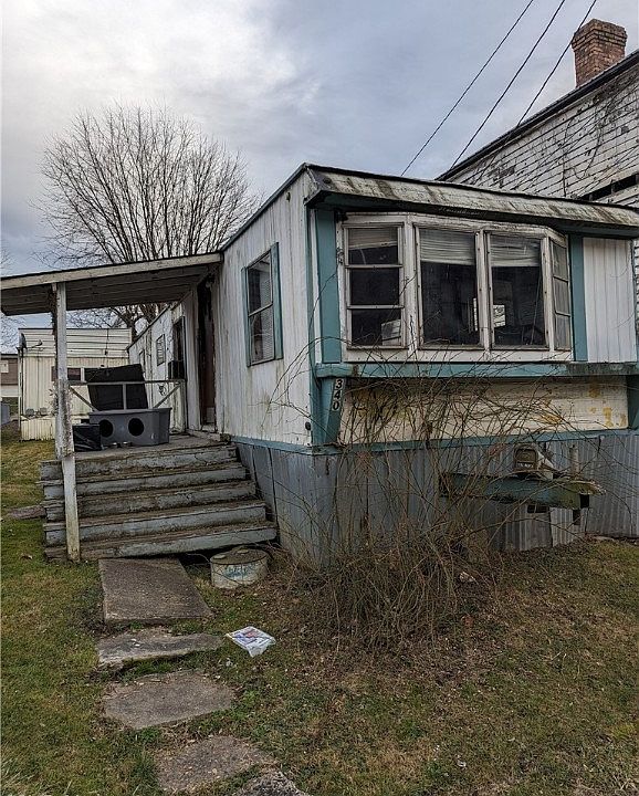 2nd image of 335 Broadway Ave
