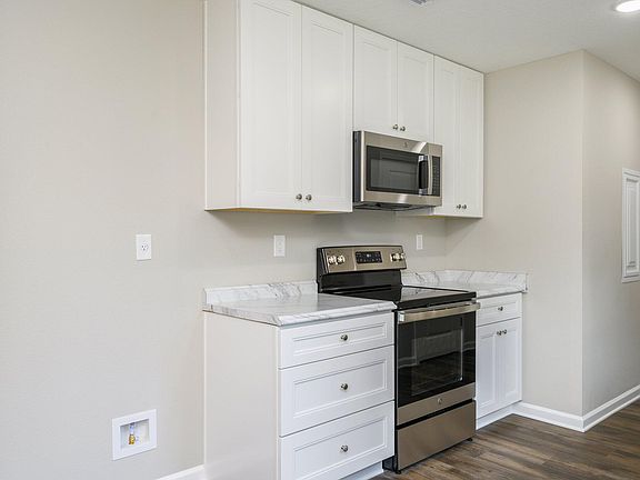 5th image of 48 Royal Dr