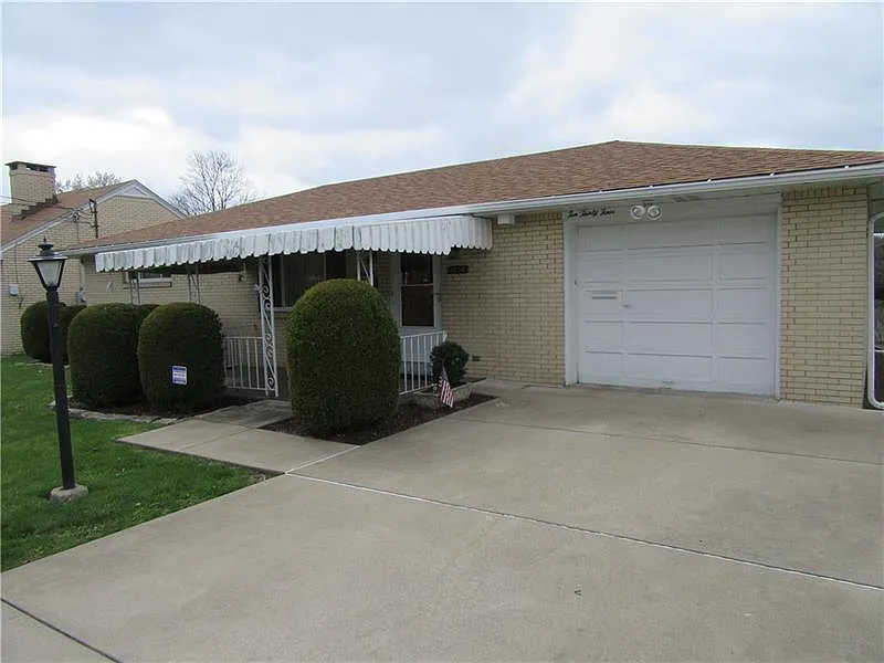 1034 4th Ave photo 1