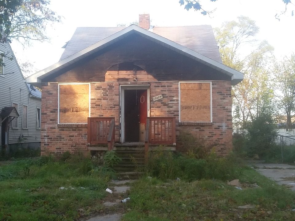 2nd image of 19025 Patton St