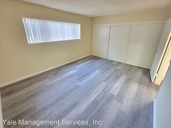 4th image of 17339 Vanowen St #201