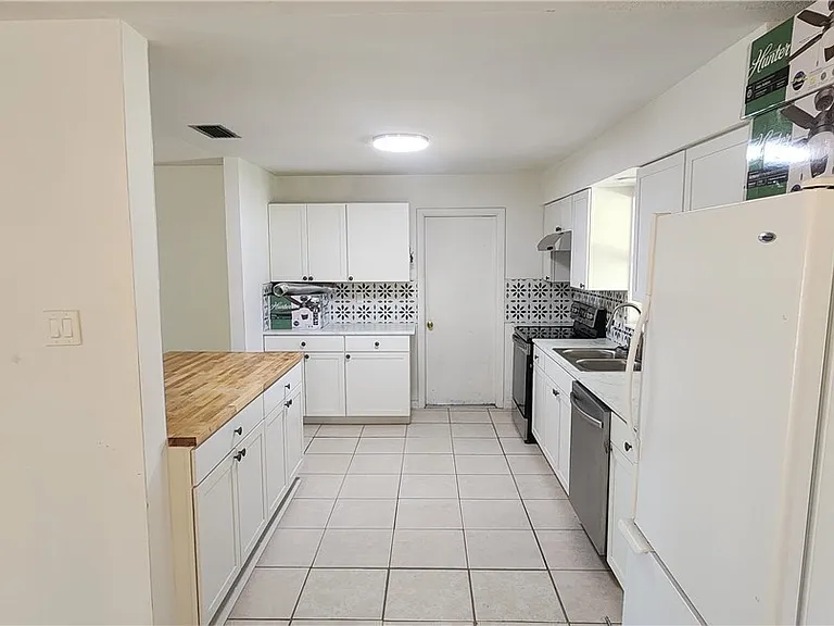 1005 E Jasmine Rd — Photo 4