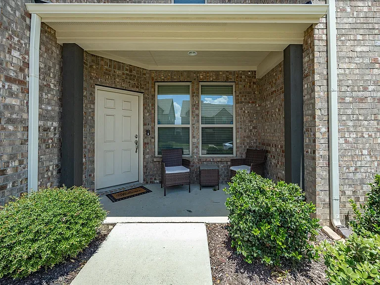 420 Milverton Dr — Photo 4