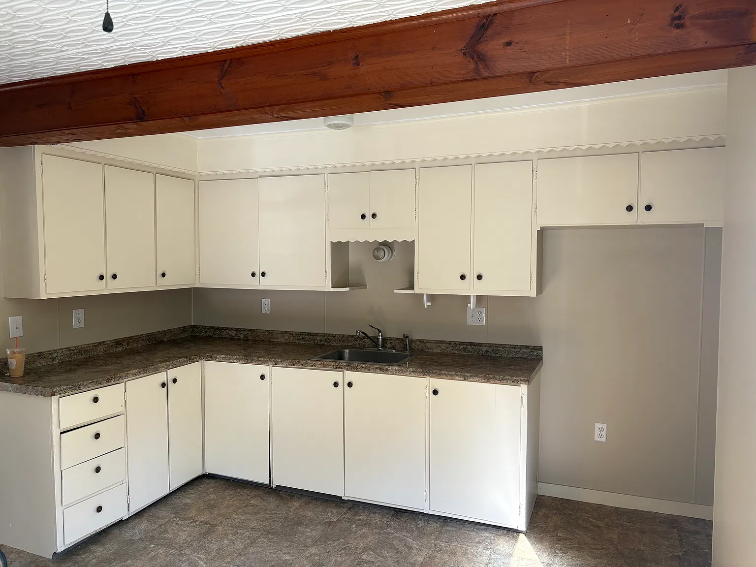 4 bed, 1200 sqft, $2,100 — Photo 3