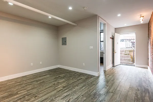 Rented by Nooklyn NYC LLC | media 36