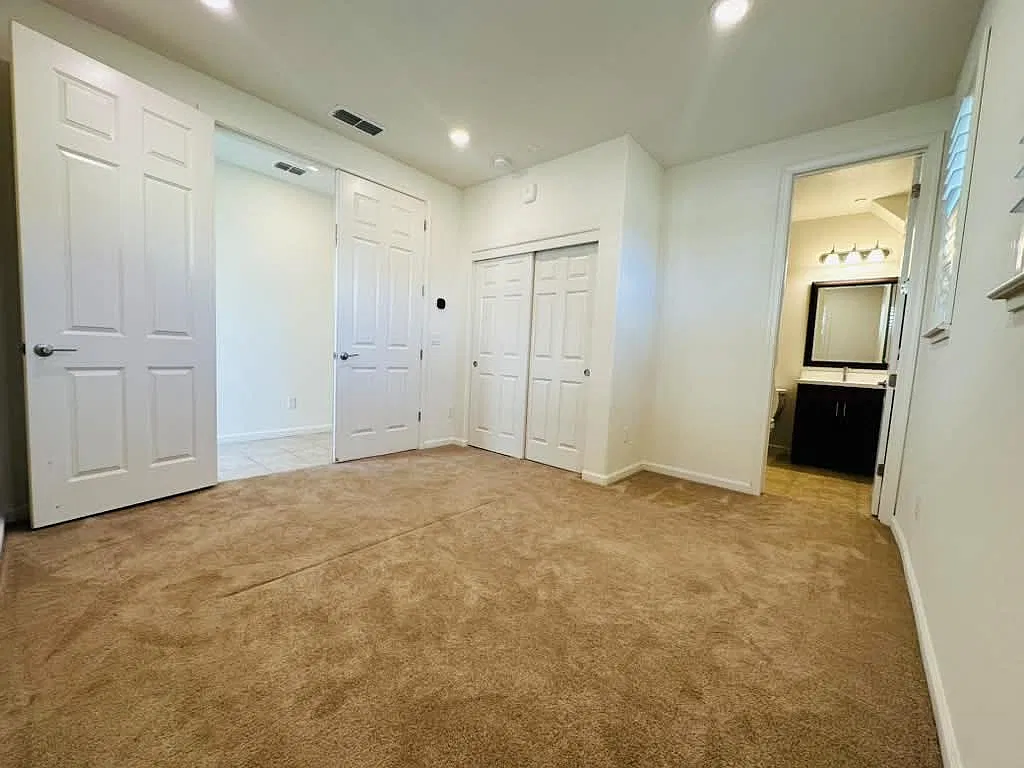 4 bed, 3.5 bath, 1963 sqft, $5,400 — Photo 4