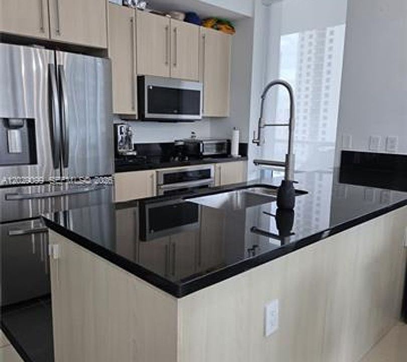 1st image of 1111 SW 1st Ave APT 2020
