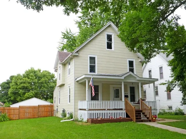 1013 A Ave NW, Cedar Rapids, IA 52405