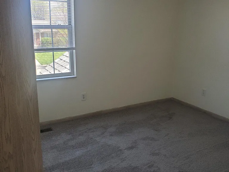 1727 Tecumseh Dr — Photo 9