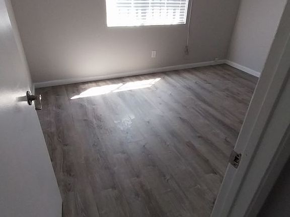 3rd image of 4336 Iowa St Unit 2