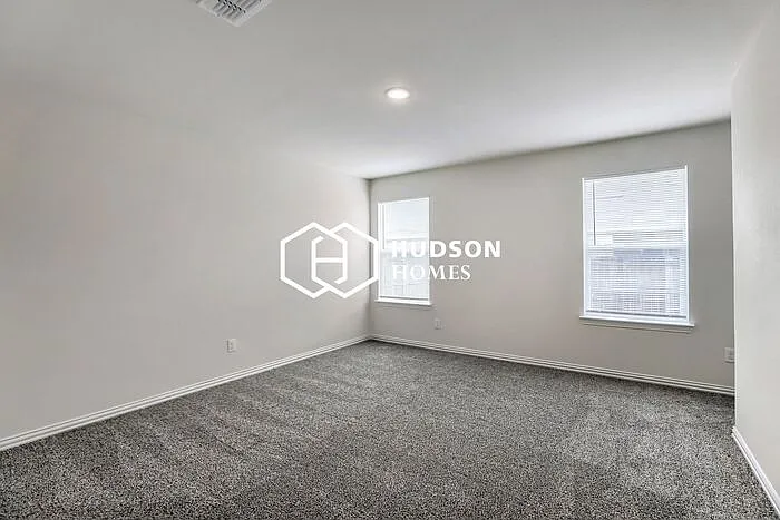4 bed, 2.0 bath, 1571 sqft, $1,625 — Photo 4