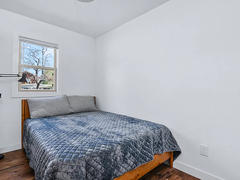 1309 W Melrose St — Photo 12