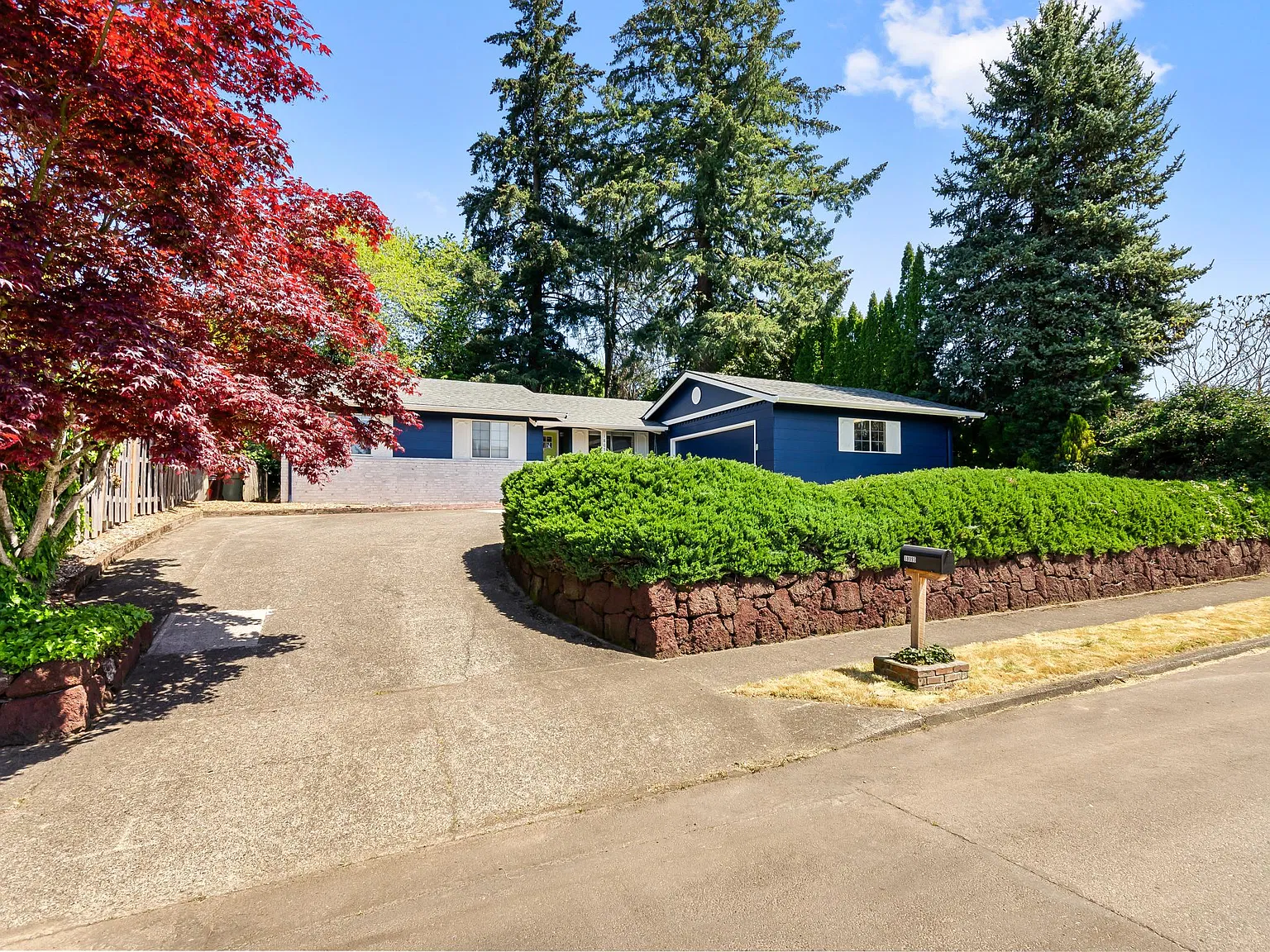 18095 NW Avalon Dr — Photo 1