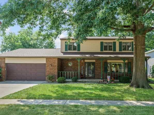 905 Fawn Dr, Mahomet, IL 61853