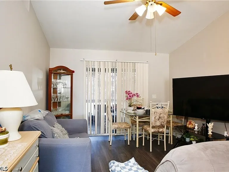 1809 SW Santa Barbara Pl — Photo 4