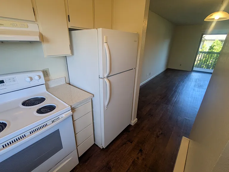 415 Dela Vina Ave #F — Photo 11