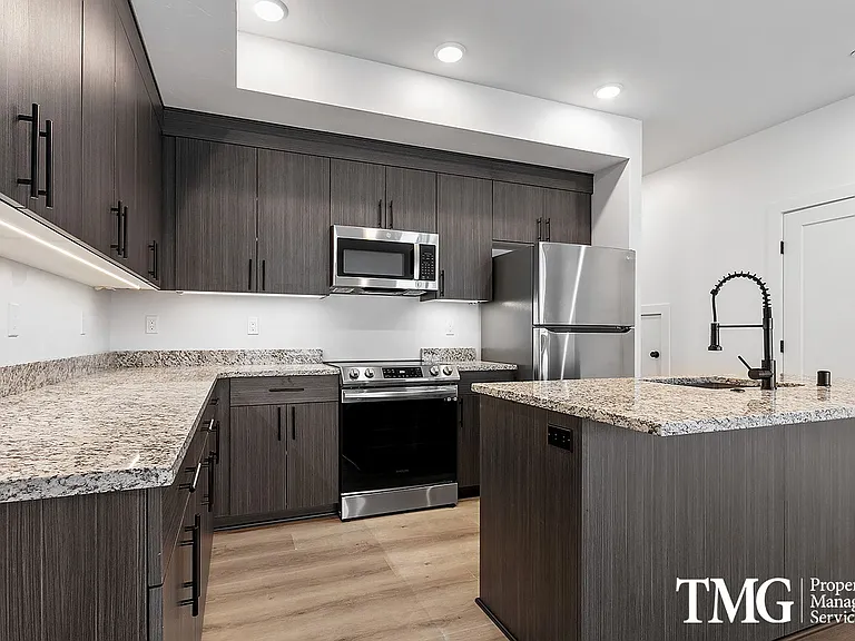 Vintage Park Townhomes — Photo 7
