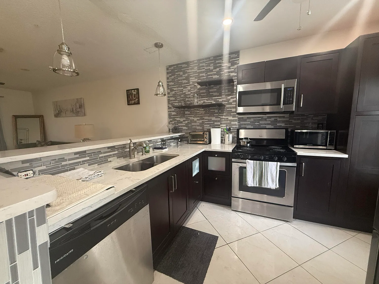 2 bed, 2.0 bath, 944 sqft, $2,200 — Photo 4