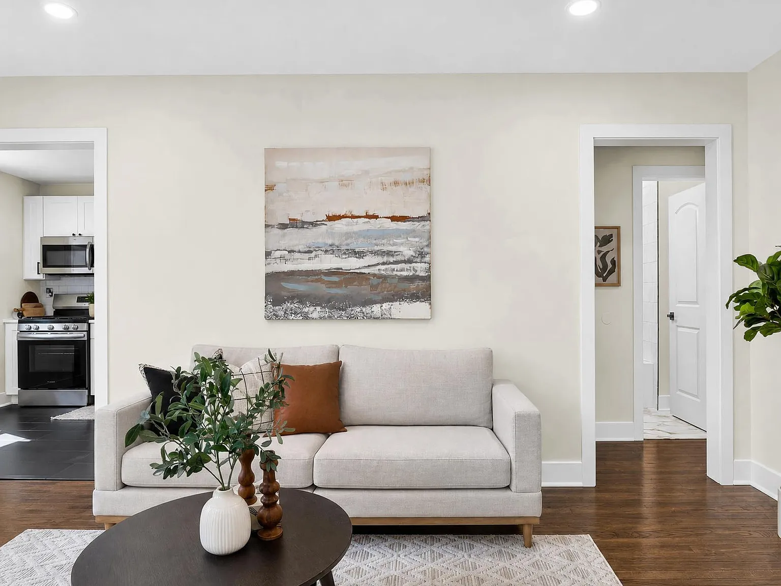 3 bed, 1309 sqft, $3,000 — Photo 2
