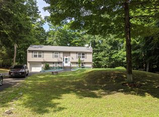 1329 Pocono Mountain Lake Dr, Bushkill, PA