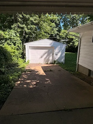 10605 Spring Garden Dr — Photo 2