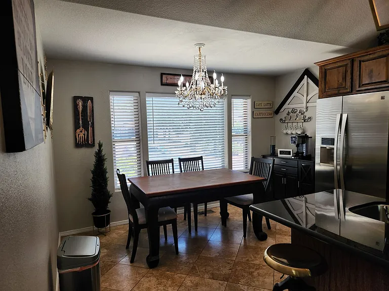 400 E Phoenix St — Photo 9