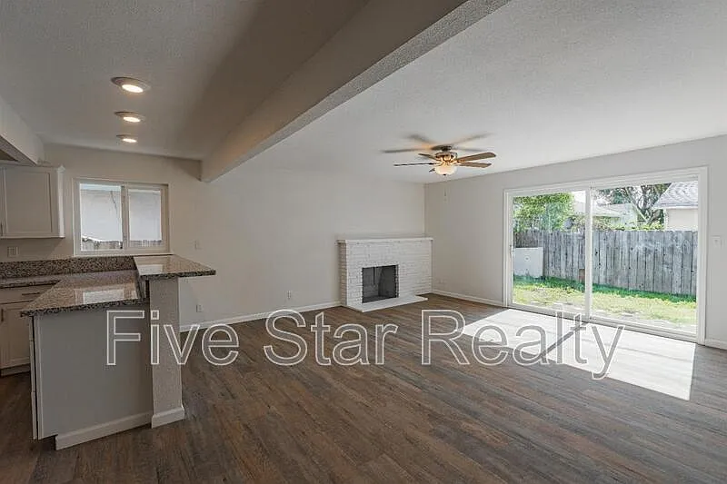 4 bed, 2.0 bath, 1350 sqft, $2,650 — Photo 3