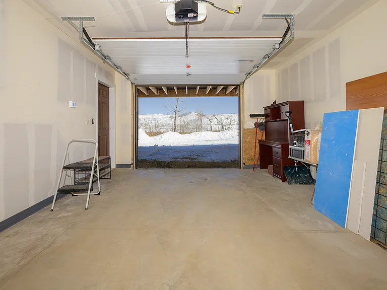 Heated single care garage