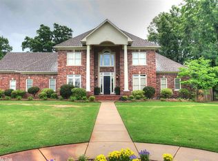 300 Savannah Park Cir, Conway, AR 72034