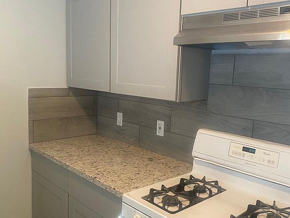 4th image of 223 E Arcade St #1