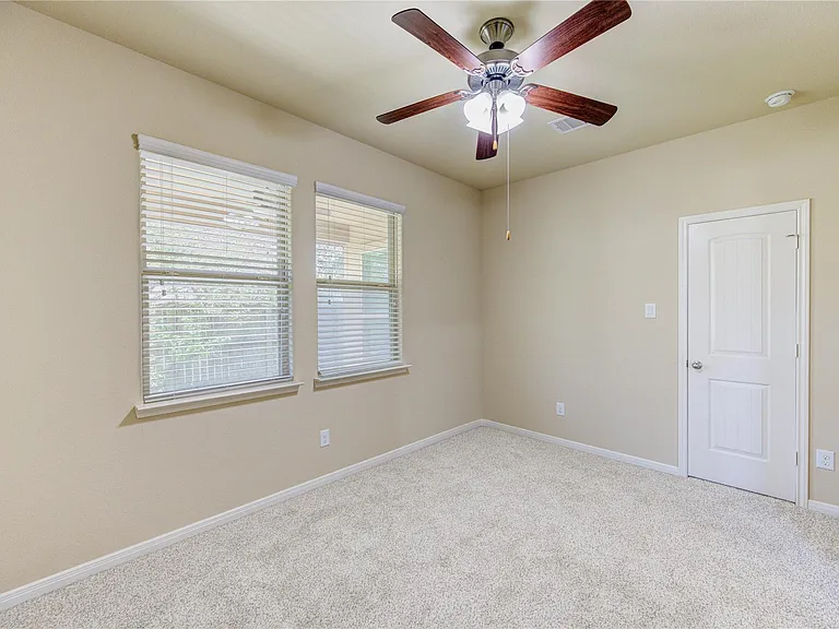 19306 Boulder Bay Ln — Photo 32