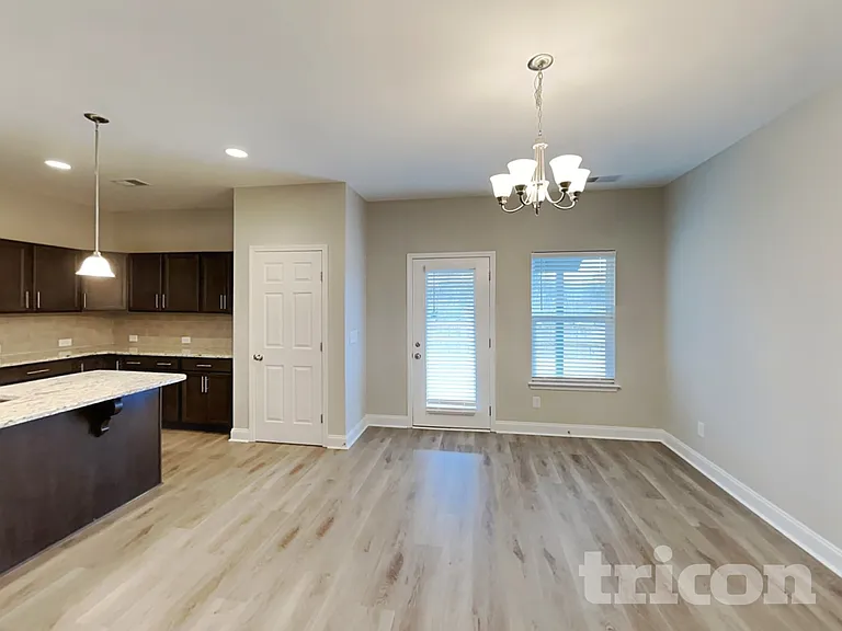 1139 Westgate Dr — Photo 5