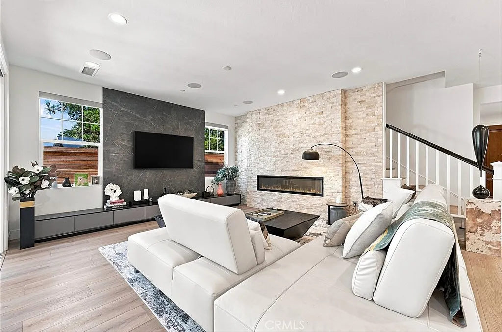 5 bed, 3769 sqft, $11,500 — Photo 4