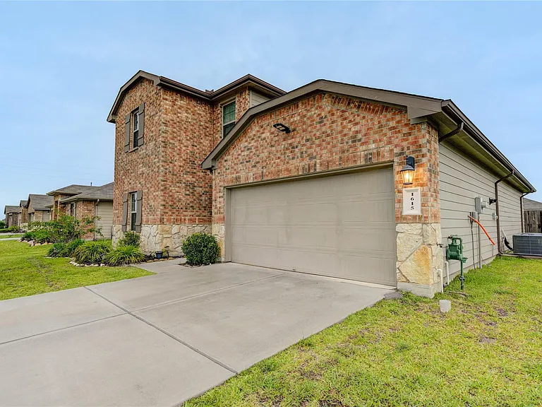1615 Goose Island Ln — Photo 3