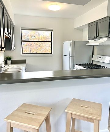 4th image of 538 Canton