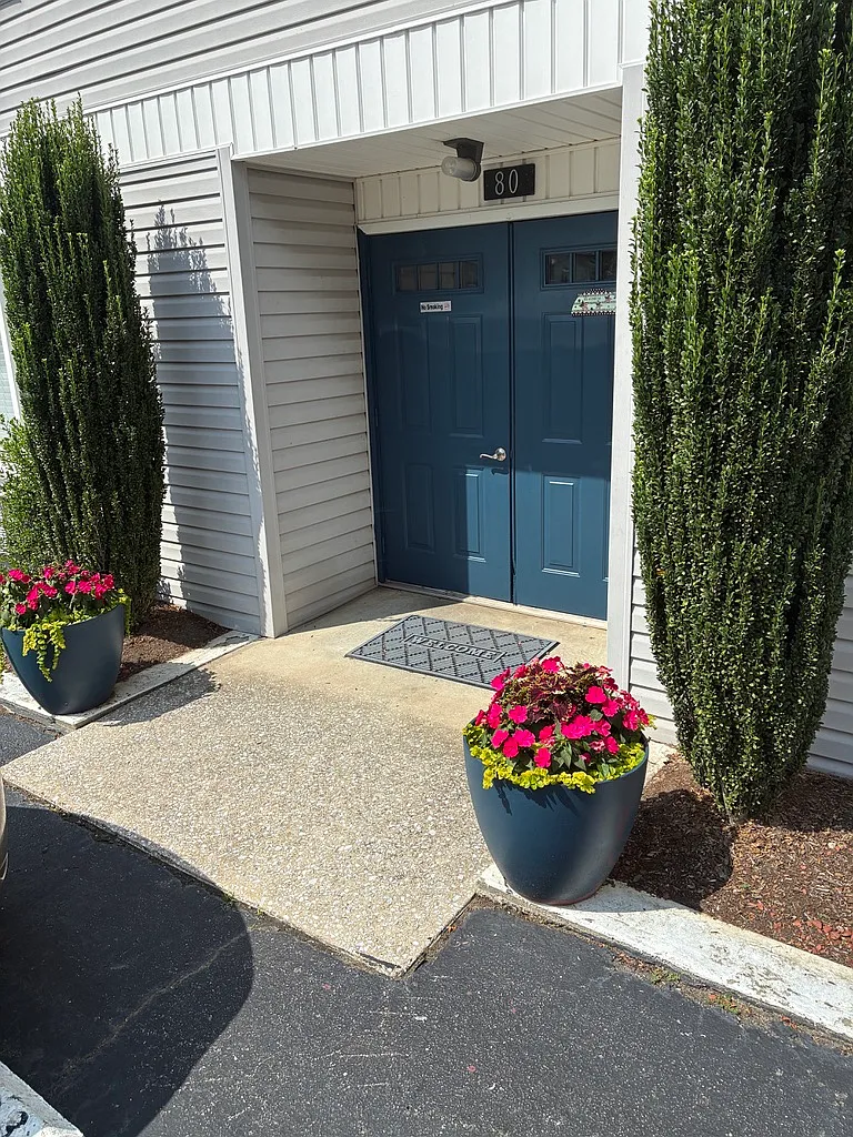 2 bed, 950 sqft, $1,375 — Photo 1