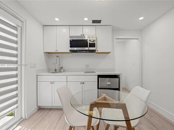 5855 SW 62nd St #1, Miami, FL 33143