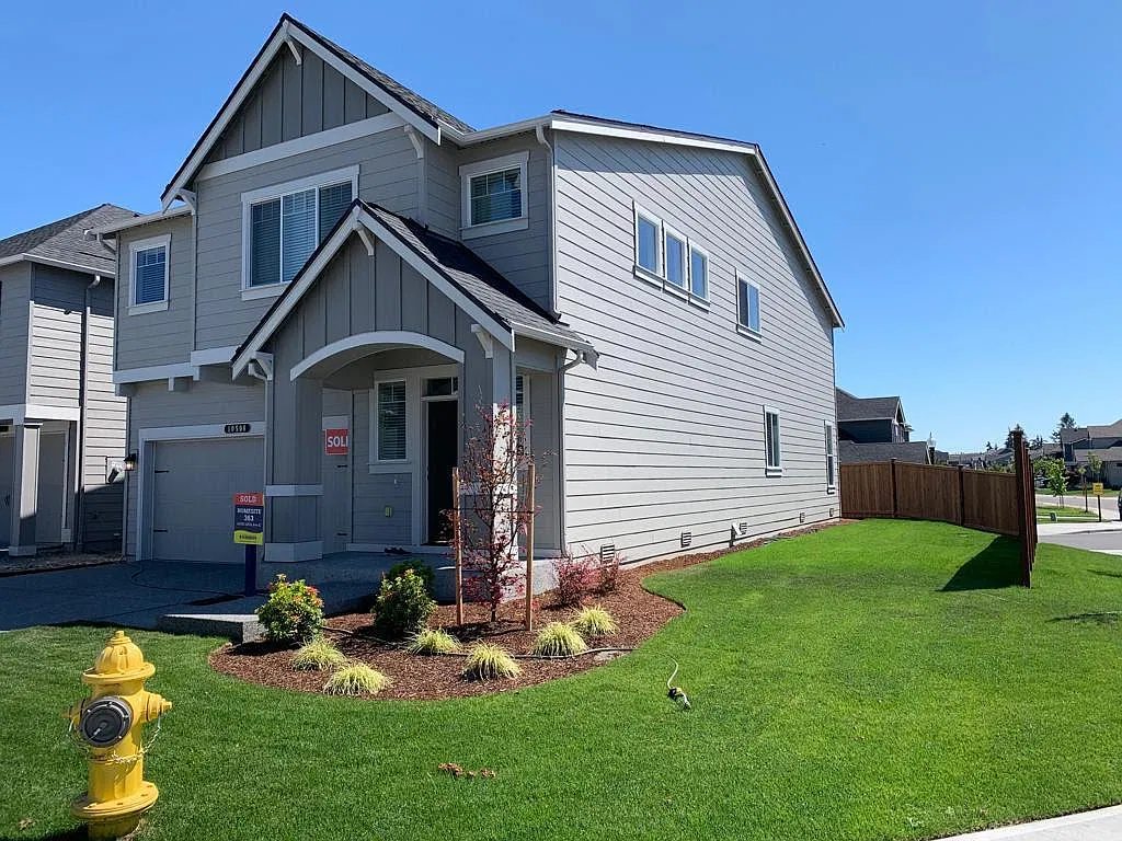 5 bed, 3008 sqft, $3,295 — Photo 2