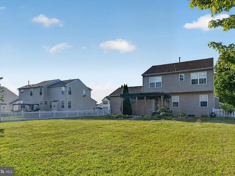 33 Lindley Dr — Photo 21
