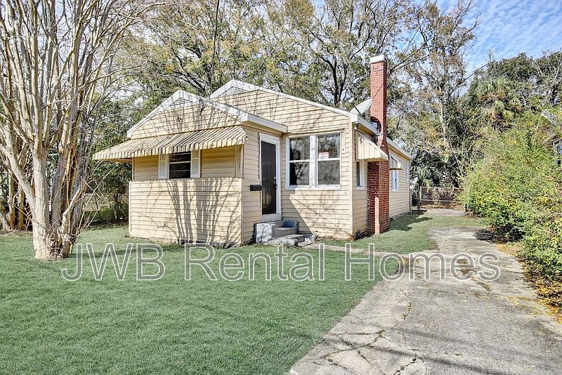 1st image of 1171 W 12th St