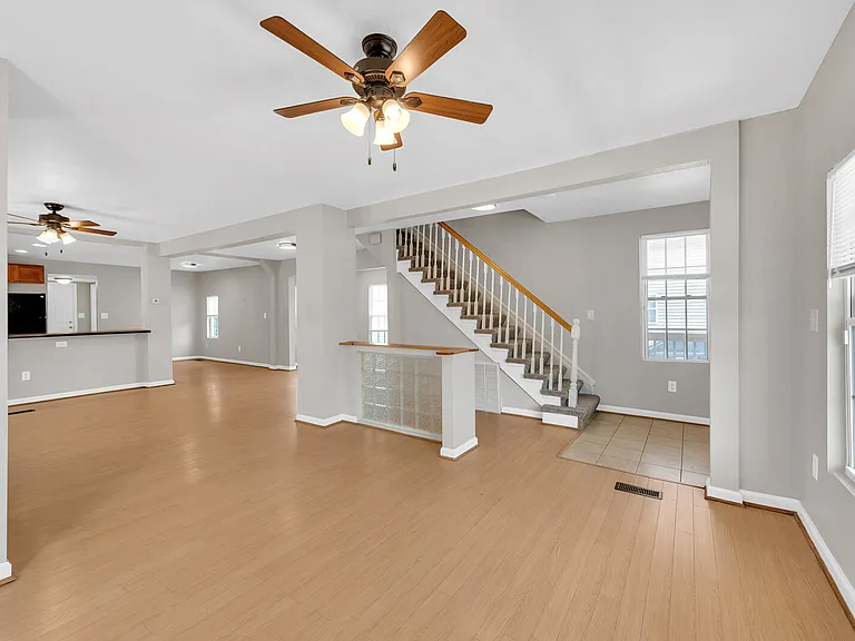 1009 Elkin St — Photo 7