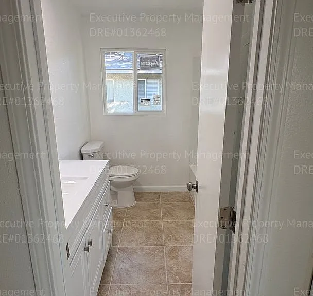 2909 S Chester Ave #16 — Photo 24